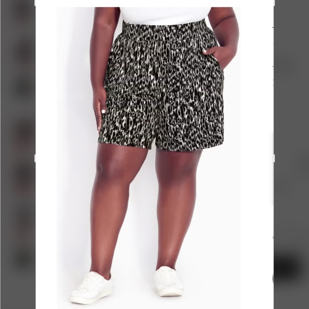 Avenue High Waist Black and White Shorts